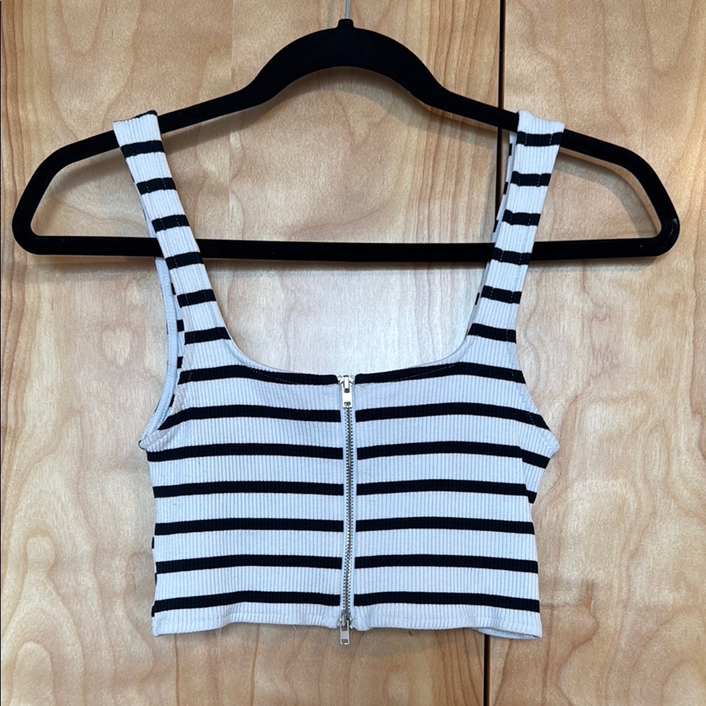 Zara Black and White Fitted Sleeveless Crop Top